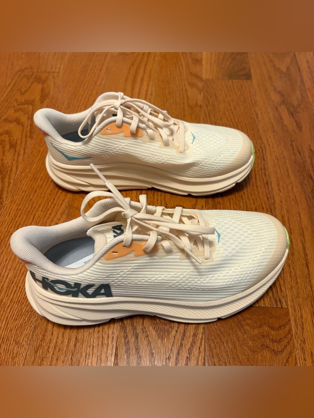 Hoka Clifton 9 running Shoes Vanilla/Astral, RARE COLOR US Youth 4.5Y or Women 6